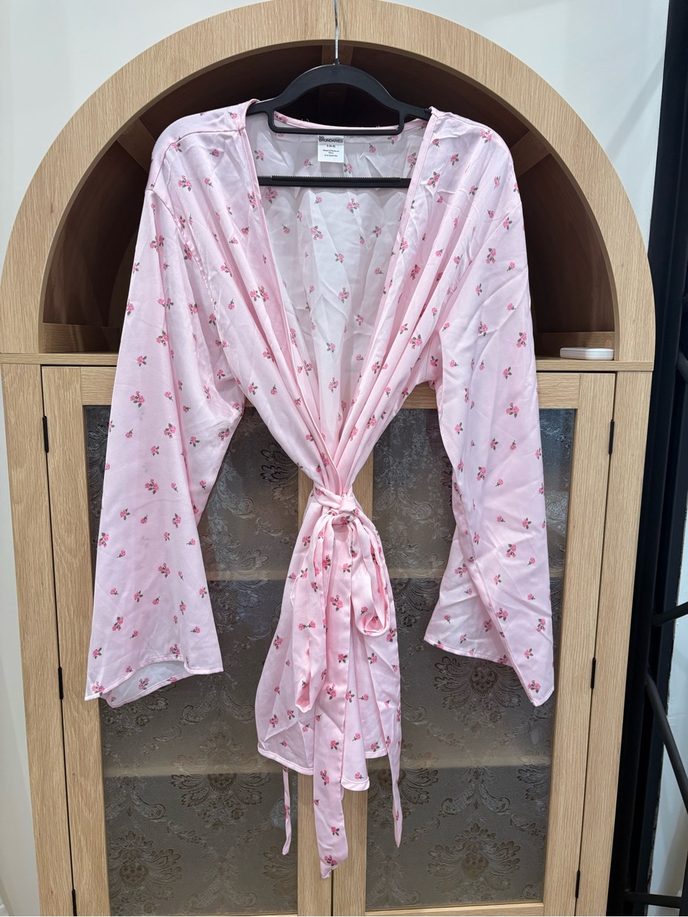 Never worn! No Boundaries Light Pink Floral Tie-Waist Robe